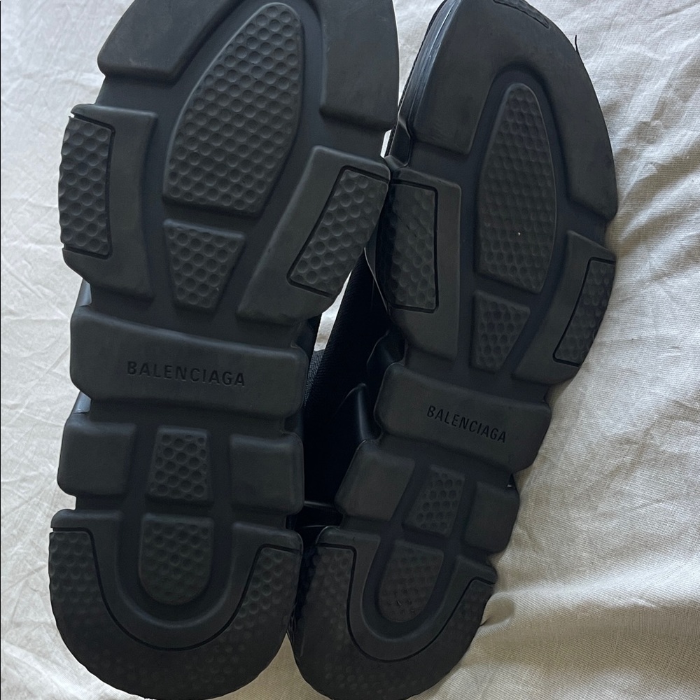 Balenciaga Men's Speed 2.0 Recycled Knit Sneaker in Black - Picture 3 of 7